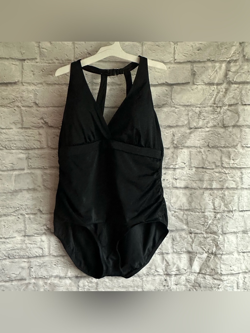 PREOWNED JANTZEN CLASSICS PLUS SIZE BLACK V NECK BATHING SUIT 20W ONE PIECE